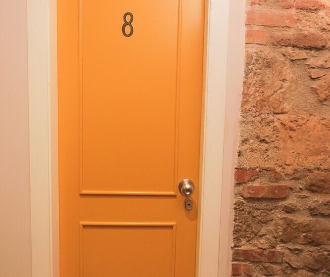 豪华房间, Artistic Tirana Blloku