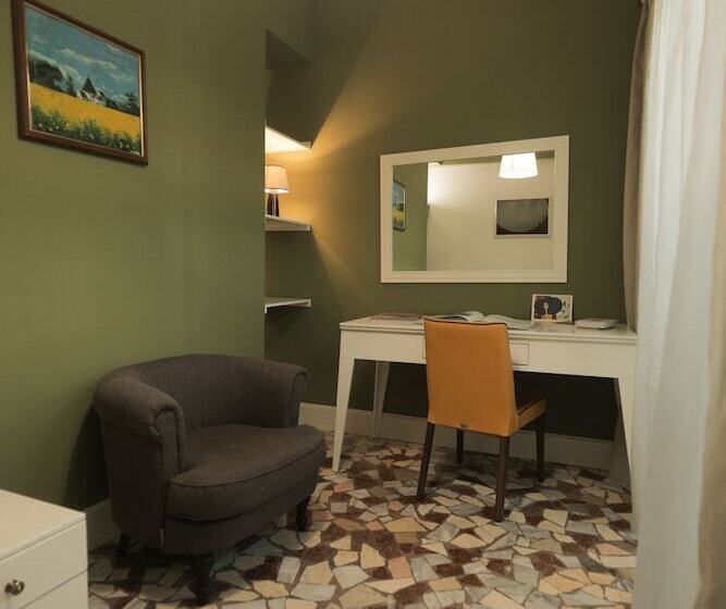 豪华房间, Artistic Tirana Blloku