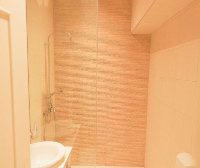 豪华房间, Artistic Tirana Blloku