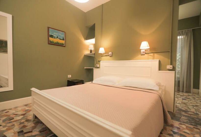 豪华房间, Artistic Tirana Blloku