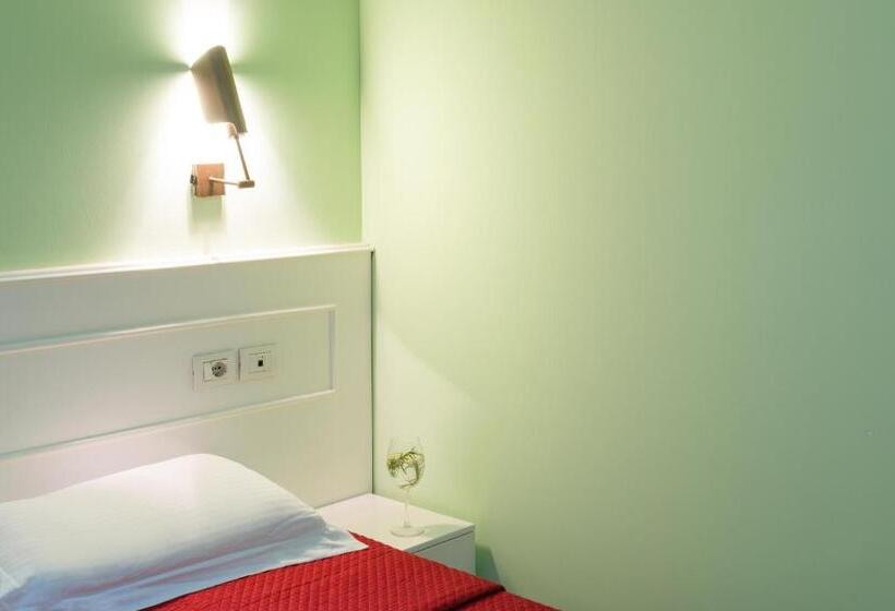 豪华房间, Artistic Tirana Blloku