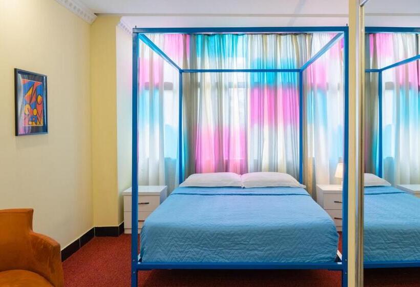 经济房, Artistic Tirana Blloku