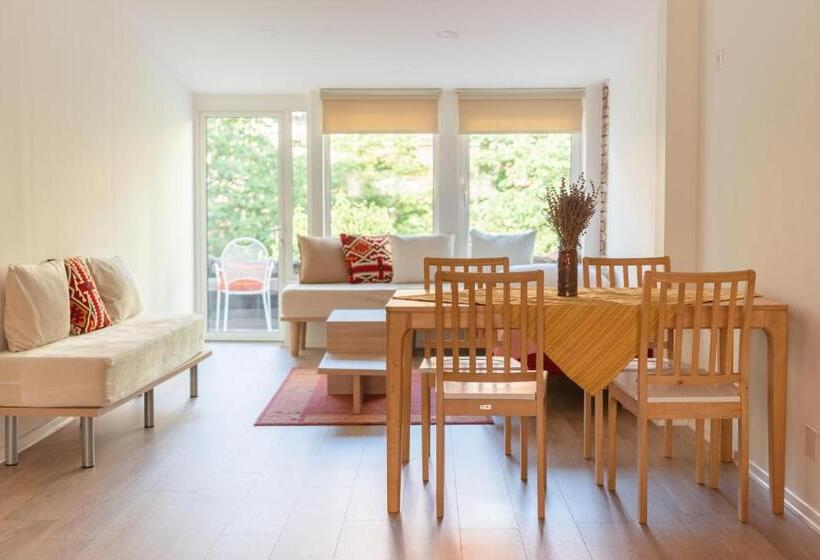 家庭工作室, Artistic Tirana Blloku