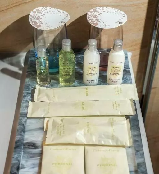 キングサイズベッドのスタンダードルーム, Hilton Garden Inn Guiyang Yunyan