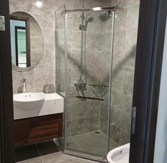 اتاق لوکس, Holiday