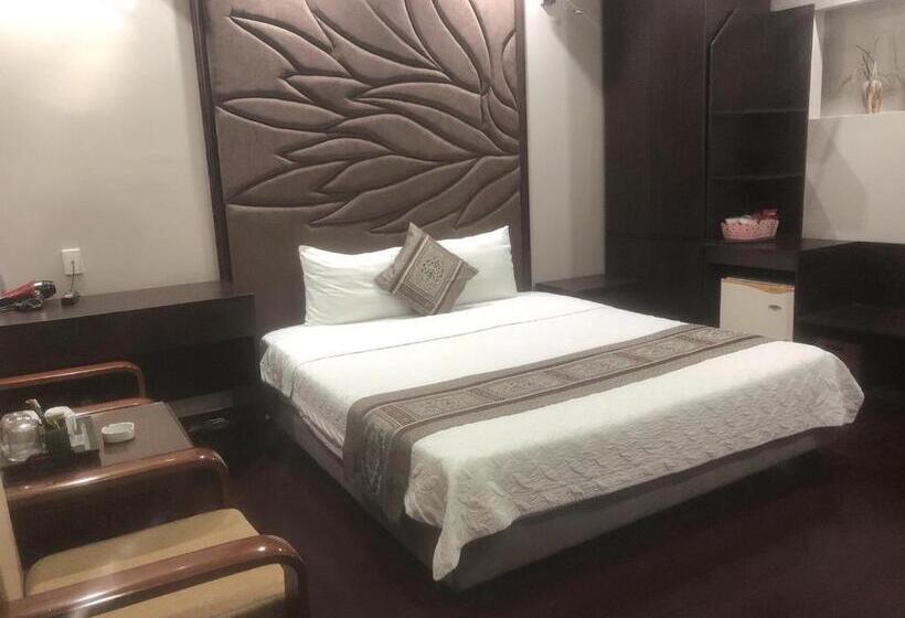 اتاق لوکس, Holiday