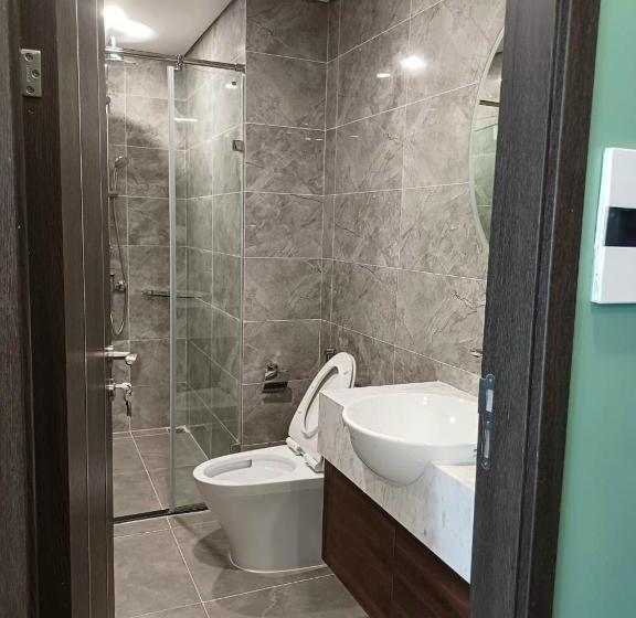 اتاق لوکس, Holiday