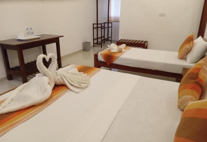 豪华三人间, Nilketha Yala Tissamaharama