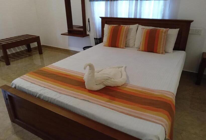 标准单人间, Nilketha Yala Tissamaharama