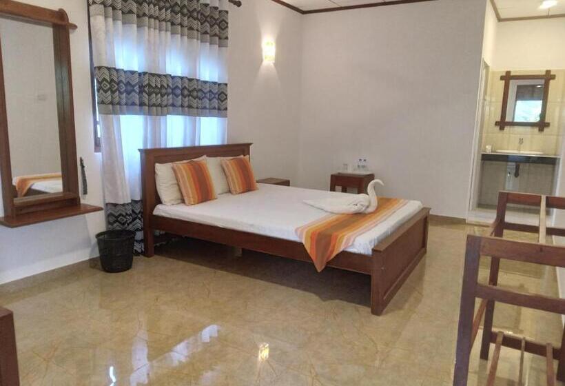 标准单人间, Nilketha Yala Tissamaharama