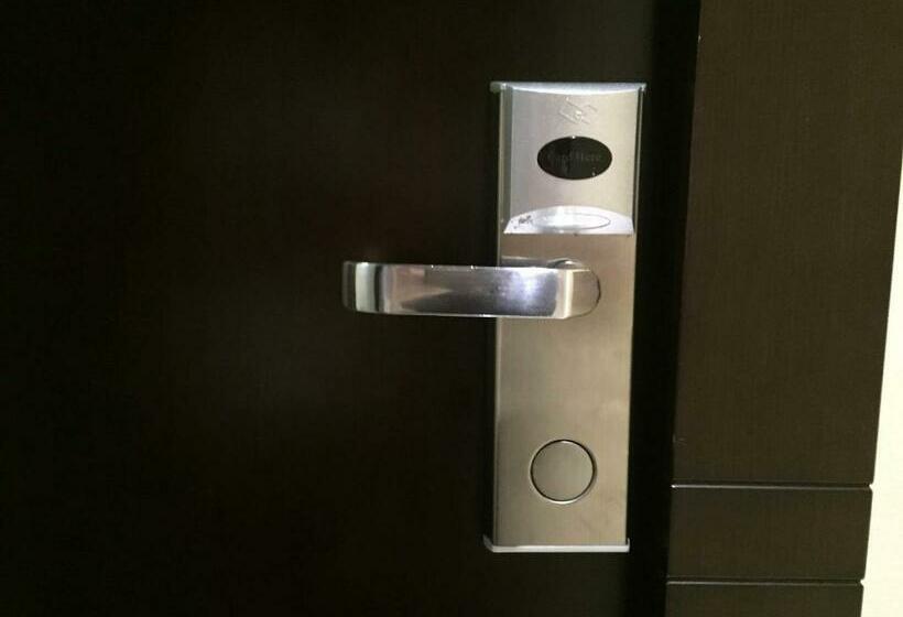 اتاق استاندارد یک نفره, Seasons