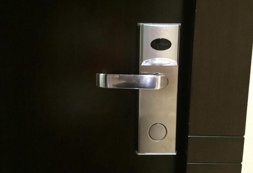 اتاق استاندارد سه نفره, Seasons