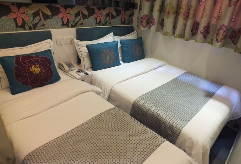 اتاق استاندارد سه نفره, Seasons