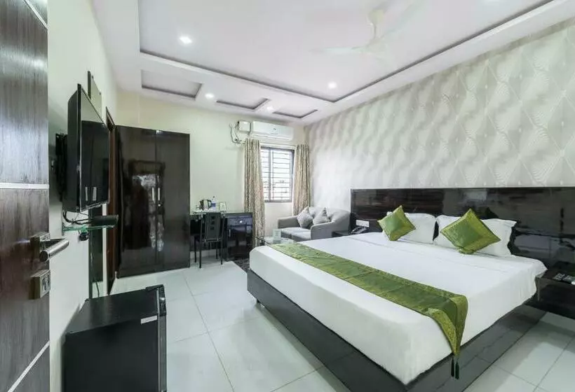 デラックスルーム, Treebo Greenwood Premier Suites, Old Airport Road