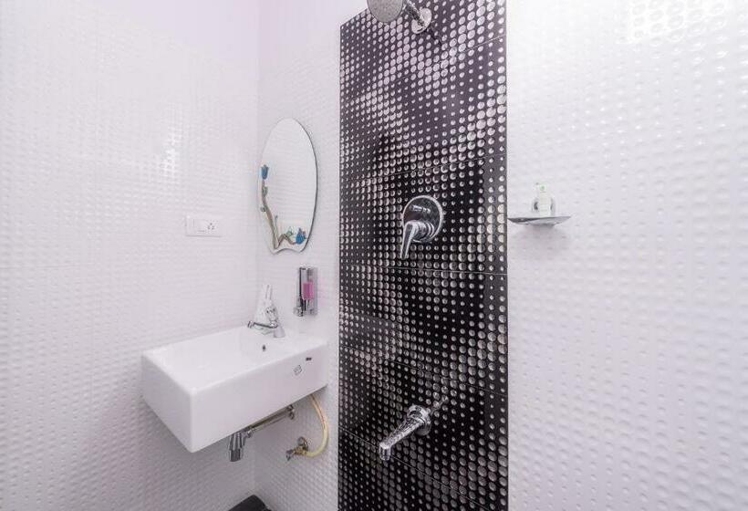 标准间, Treebo Greenwood Premier Suites, Old Airport Road