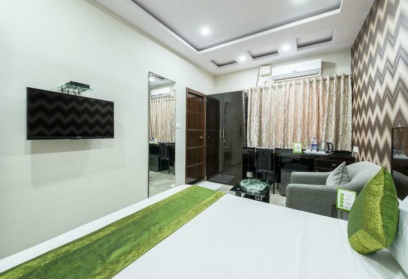 标准间, Treebo Greenwood Premier Suites, Old Airport Road