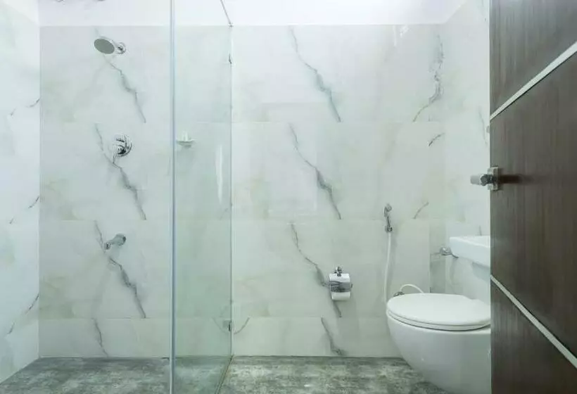 デラックスルーム, Treebo Greenwood Premier Suites, Old Airport Road