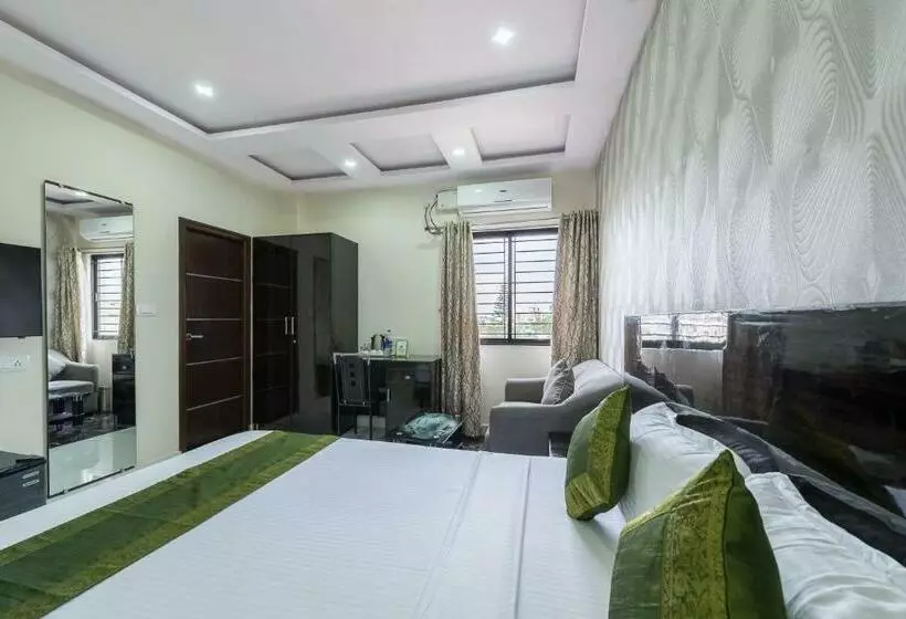 デラックスルーム, Treebo Greenwood Premier Suites, Old Airport Road