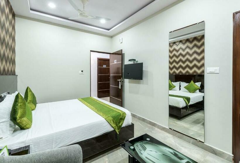 Номер Стандарт, Treebo Greenwood Premier Suites, Old Airport Road