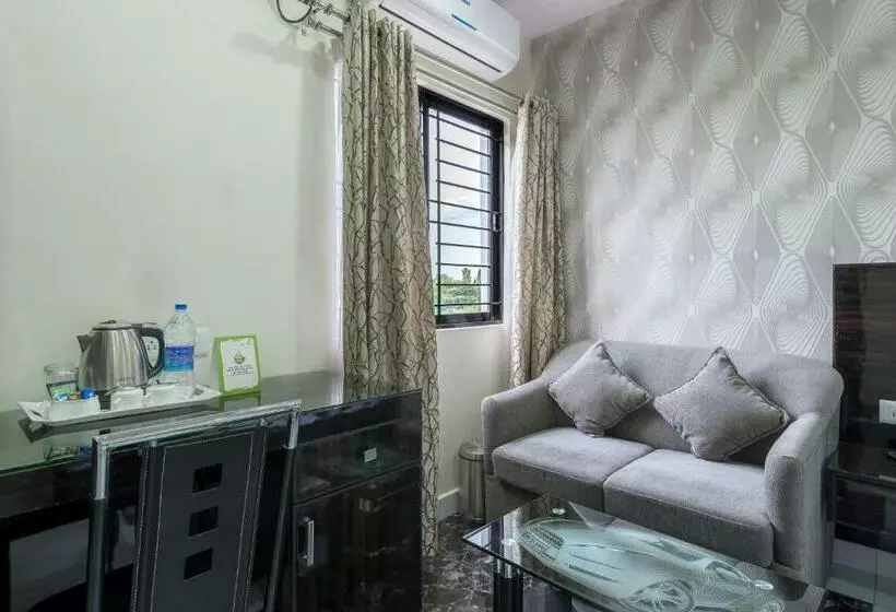 デラックスルーム, Treebo Greenwood Premier Suites, Old Airport Road