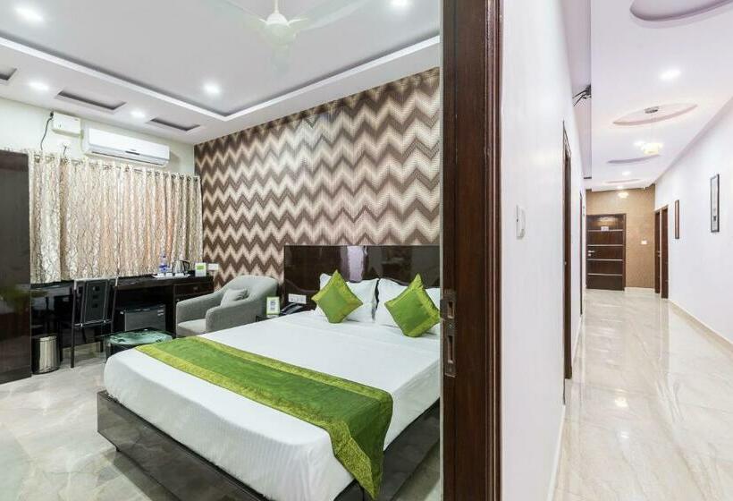 标准间, Treebo Greenwood Premier Suites, Old Airport Road