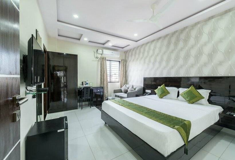 标准间, Treebo Greenwood Premier Suites, Old Airport Road