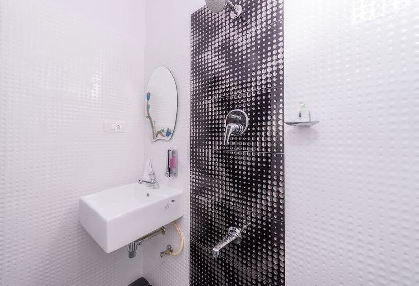 Номер Стандарт, Treebo Greenwood Premier Suites, Old Airport Road