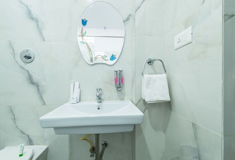 标准间, Treebo Greenwood Premier Suites, Old Airport Road