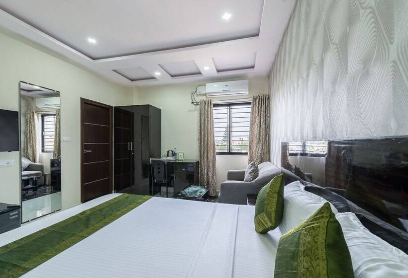 Номер Стандарт, Treebo Greenwood Premier Suites, Old Airport Road