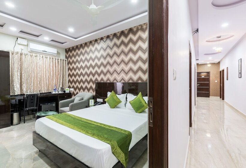 标准间, Treebo Greenwood Premier Suites, Old Airport Road