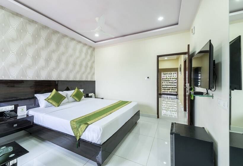 标准间, Treebo Greenwood Premier Suites, Old Airport Road