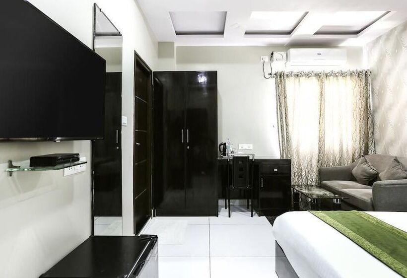 Номер Deluxe, Treebo Greenwood Premier Suites, Old Airport Road