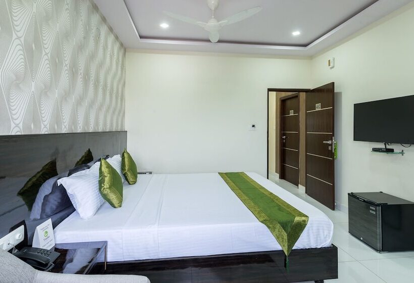 标准间, Treebo Greenwood Premier Suites, Old Airport Road