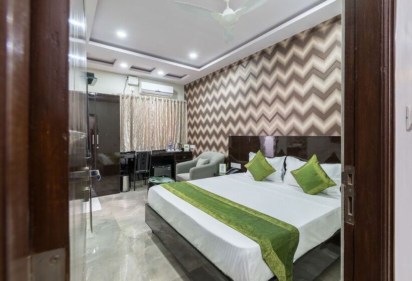 标准间, Treebo Greenwood Premier Suites, Old Airport Road