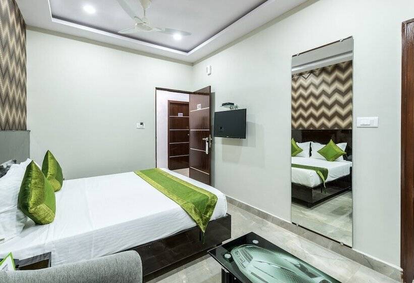 标准间, Treebo Greenwood Premier Suites, Old Airport Road