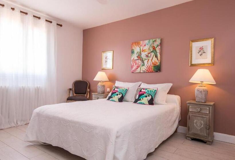 דירת חדר נוף לבריכה, La Beytina  B&b And Apartment