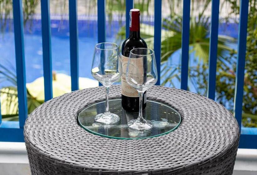 سوئیت جونیور با تراس, Risemount Premier Resort Danang