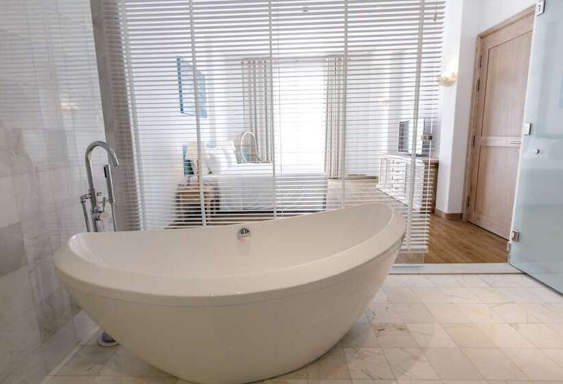 سوییت با چشمانداز استخر, Risemount Premier Resort Danang