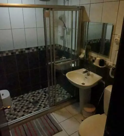 اتاق استاندارد سه نفره, Dong Hua Dream House