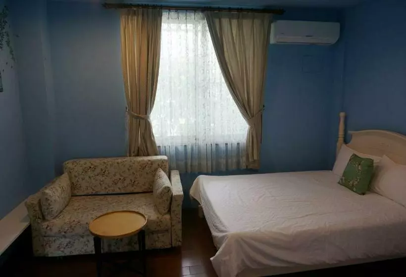 اتاق استاندارد سه نفره, Dong Hua Dream House