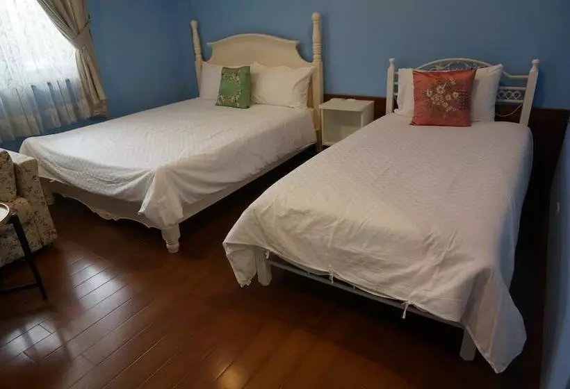 اتاق استاندارد سه نفره, Dong Hua Dream House