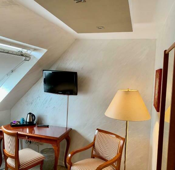 اتاق استاندارد یک نفره, Boutique Hotel Goldene Henne