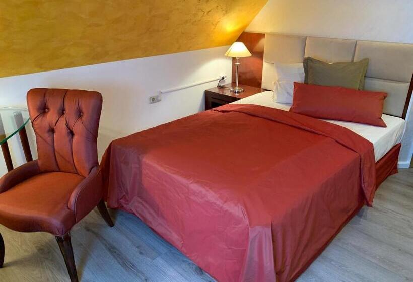 اتاق استاندارد با تخت بزرگ, Boutique Hotel Goldene Henne