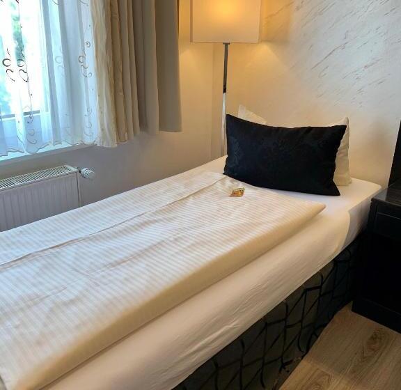 Семейный Номер, Boutique Hotel Goldene Henne