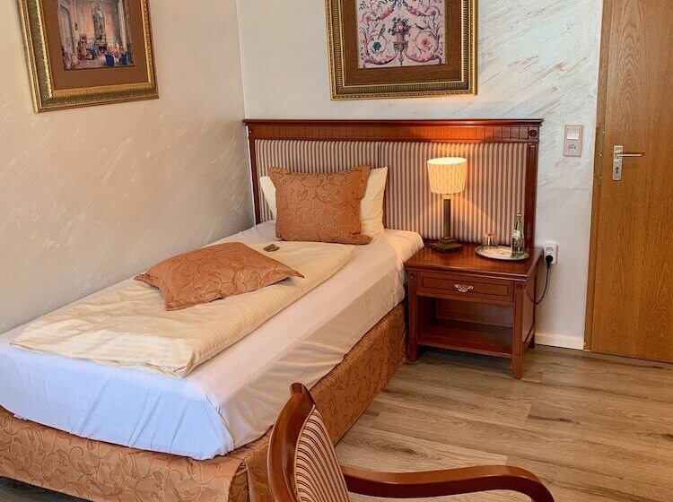 اتاق استاندارد یک نفره, Boutique Hotel Goldene Henne