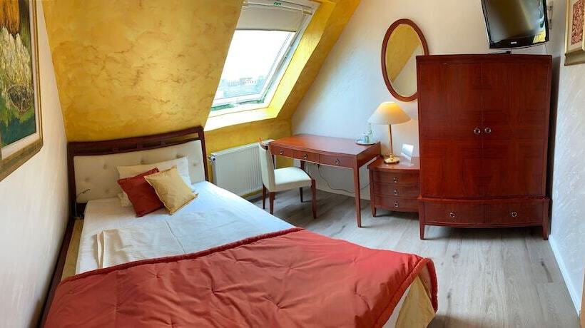 اتاق استاندارد یک نفره, Boutique Hotel Goldene Henne