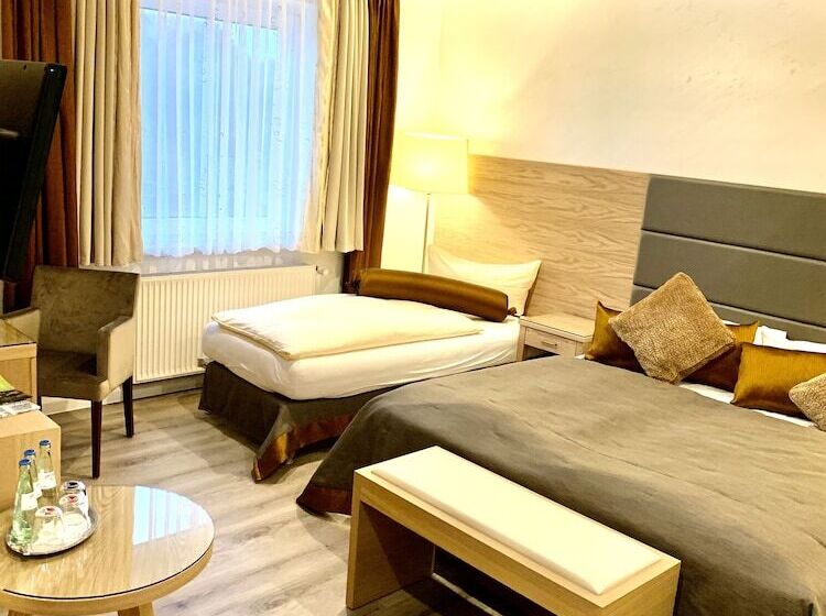 Семейный Номер, Boutique Hotel Goldene Henne