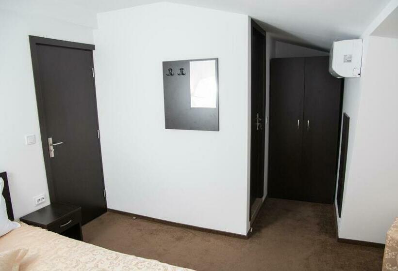 キングサイズベッドのスタンダードルーム, Hostel Karisma