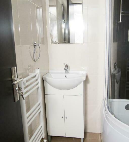 キングサイズベッドのスタンダードルーム, Hostel Karisma