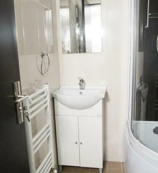 اتاق استاندارد با تخت بزرگ, Hostel Karisma